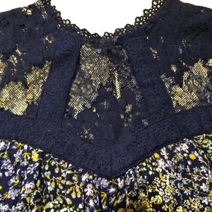 Sz med, Wallflower shirt